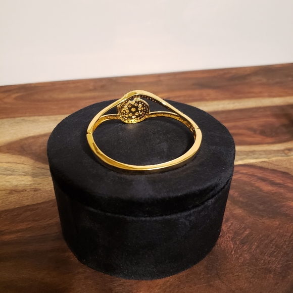 18K Gold Plated Swirl Bangle Bracelet - Picture 6 of 12